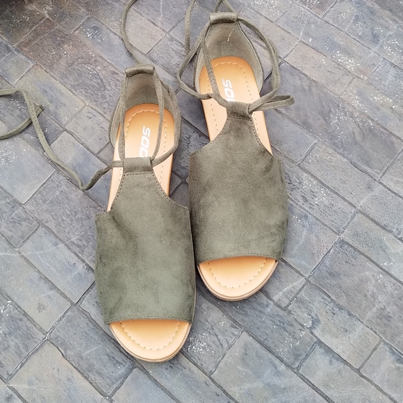 Soda green flat sandals